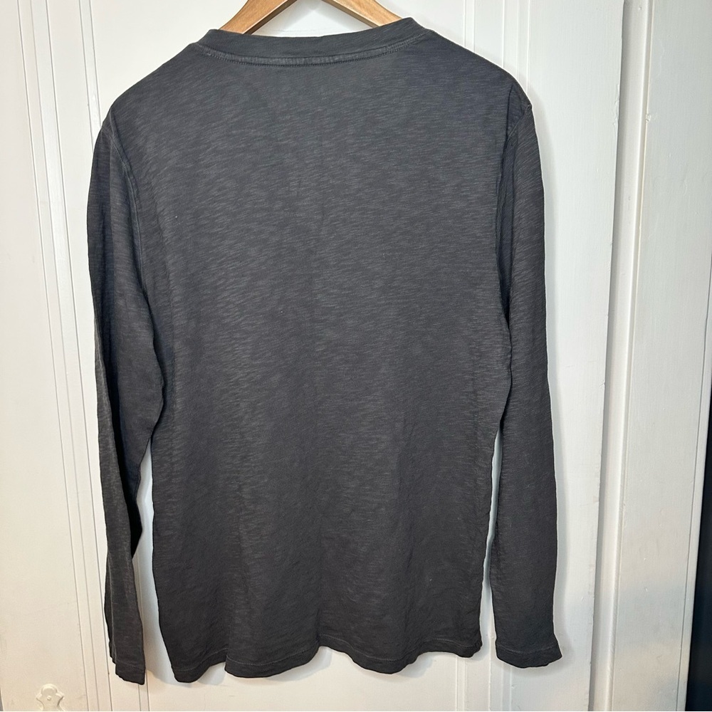 Vineyard Vines Men's Dark Gray Long Sleeve Henley small three button - Picture 5 of 7